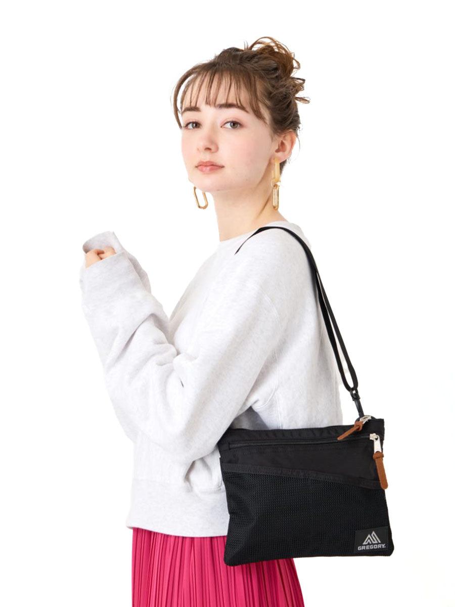 Classic Sacoche M Shoulder Bag
